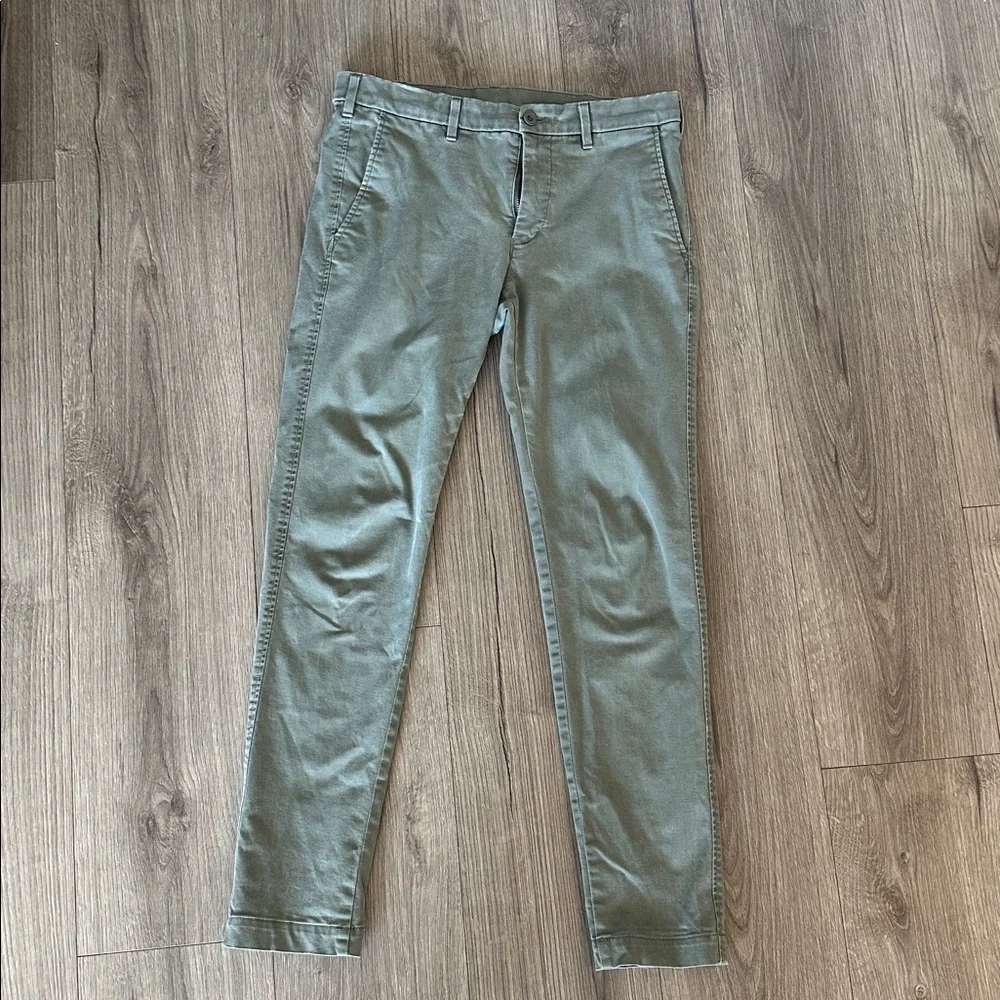 Uniqlo Olive chinos - Picture 1 of 5